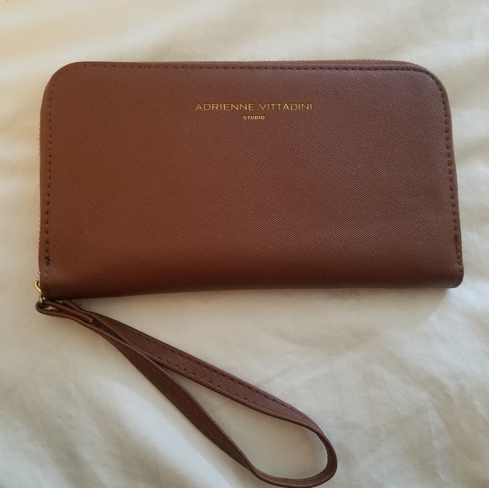 Adrienne Vittadini Charging Wallet in Cognac